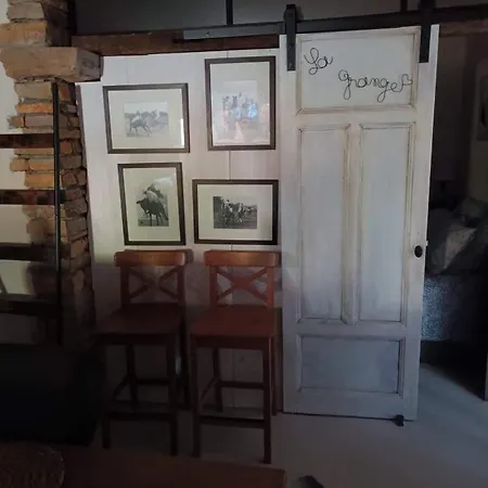לינה וארוחת בוקר La Grange
